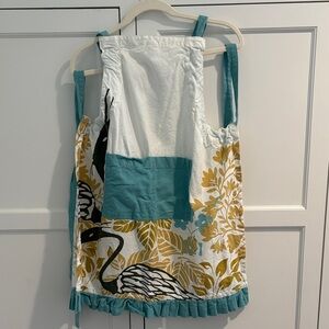 Apron with 2 front pockets